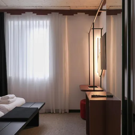 Bazaar Hotel Tirana