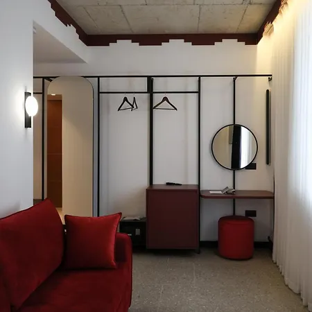 Bazaar Hotel Tirana
