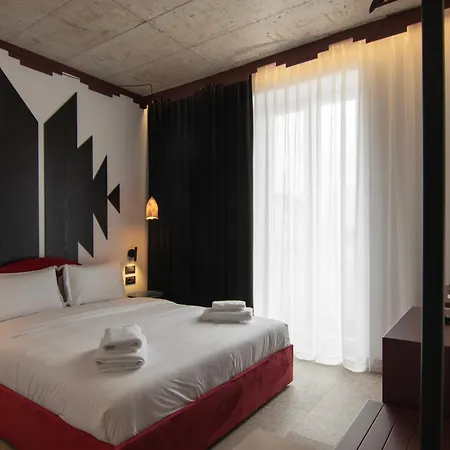 Bazaar ホテル ティラナ