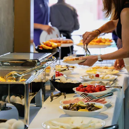 Bazaar ホテル ティラナ